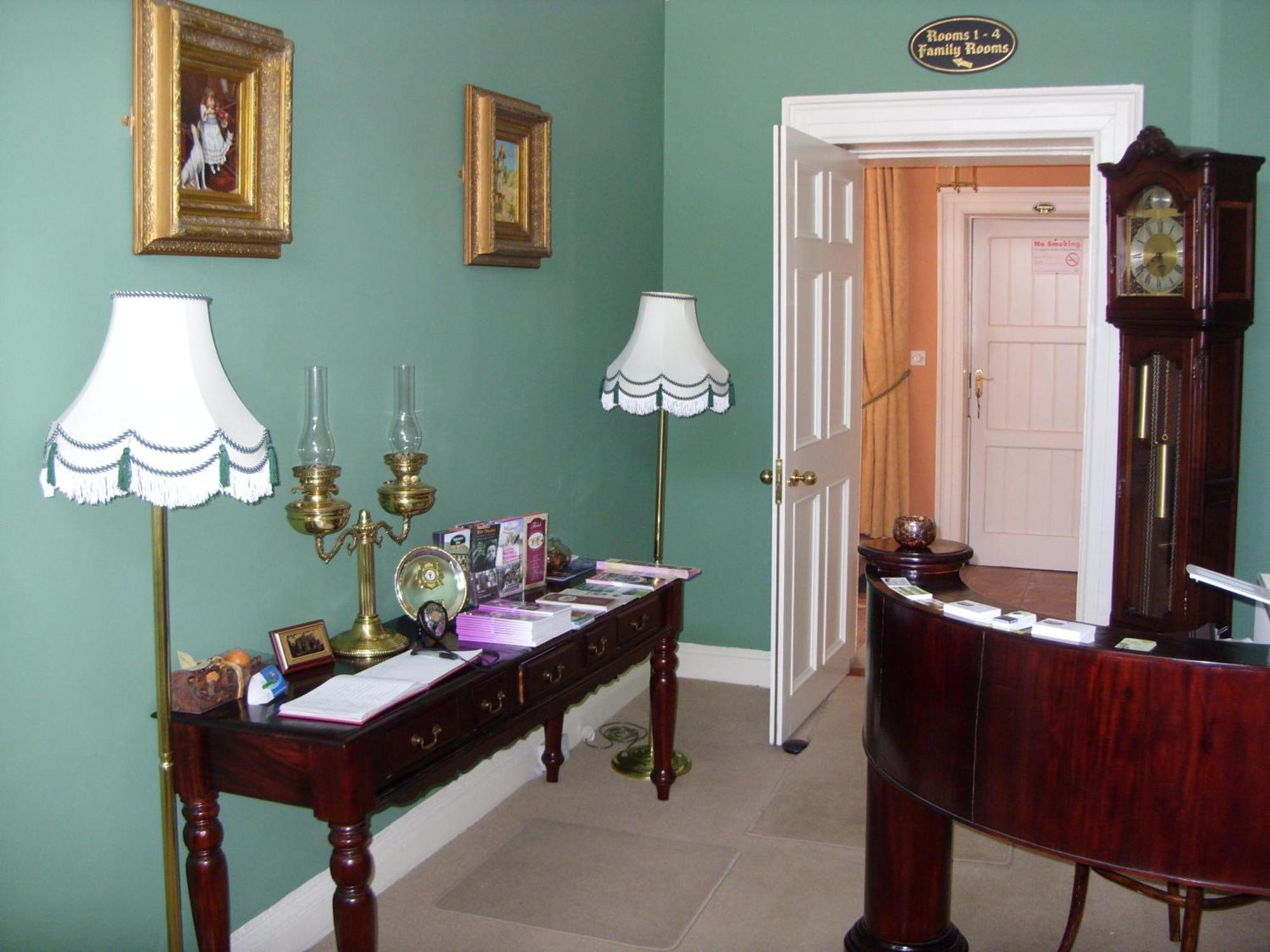 Townsend House Guest House バー エクステリア 写真