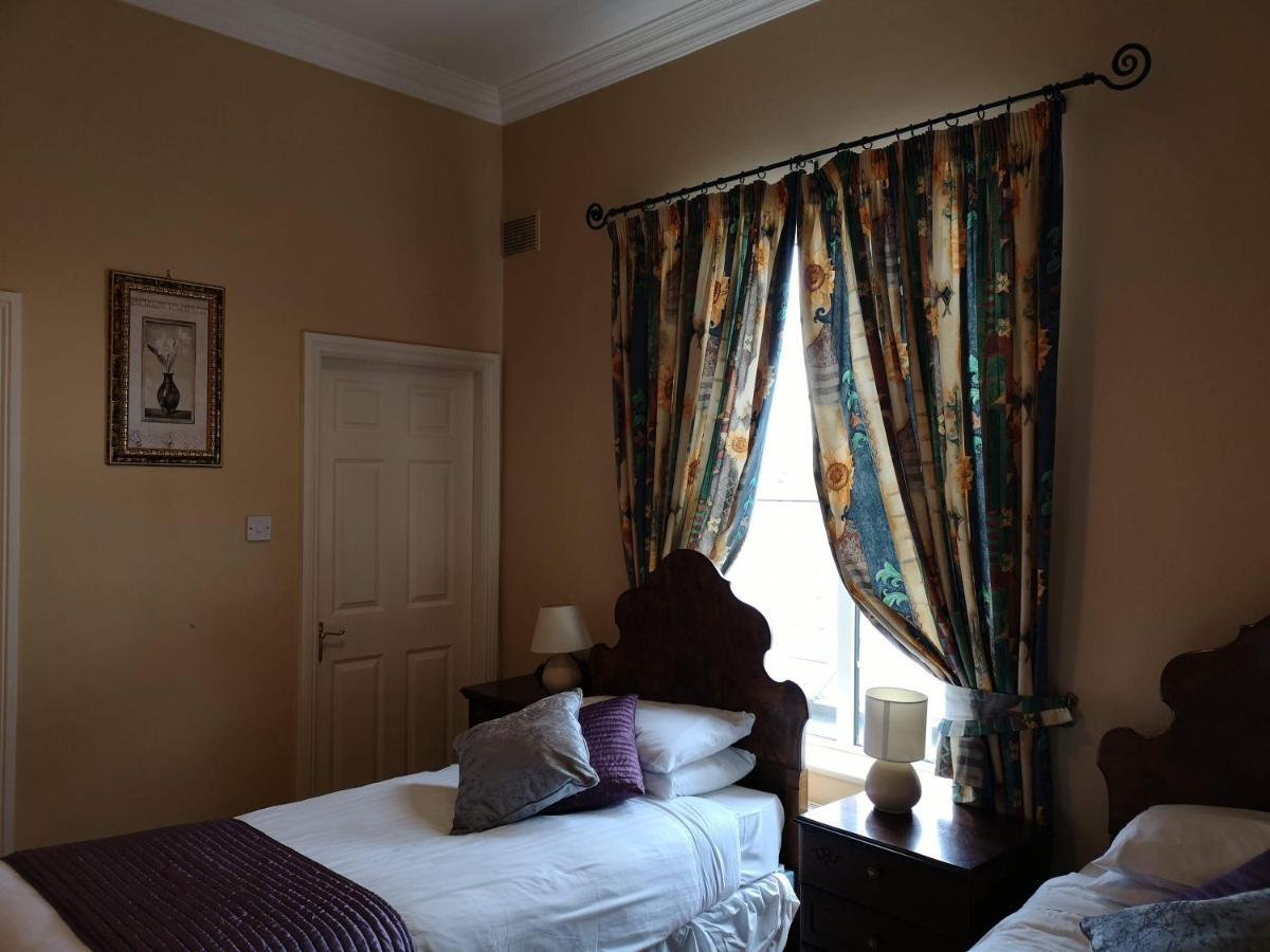 Townsend House Guest House バー エクステリア 写真